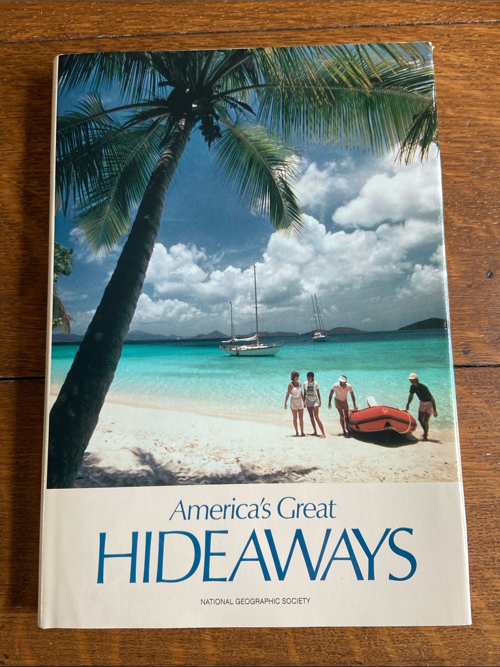 📕 VTG 80s National Geographic Hardcover America’s Great Hideaways Travel Retreat